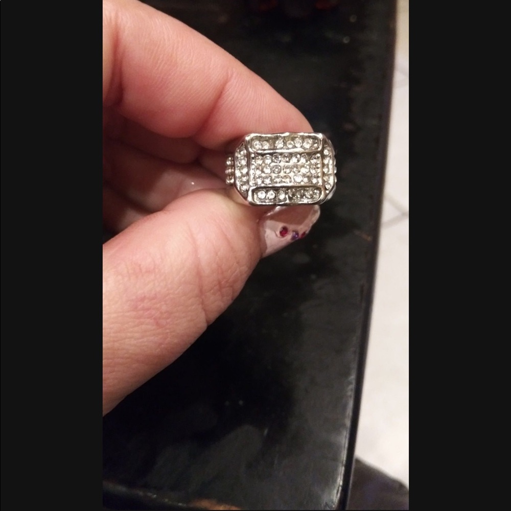 For men and women Cubic zirconia on the ring!